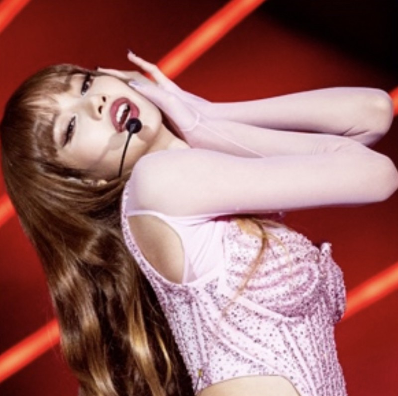 Lisa (Blackpink) bị xử lý “mạnh tay” ở Trung Quốc và câu chuyện thuần phong mỹ tục