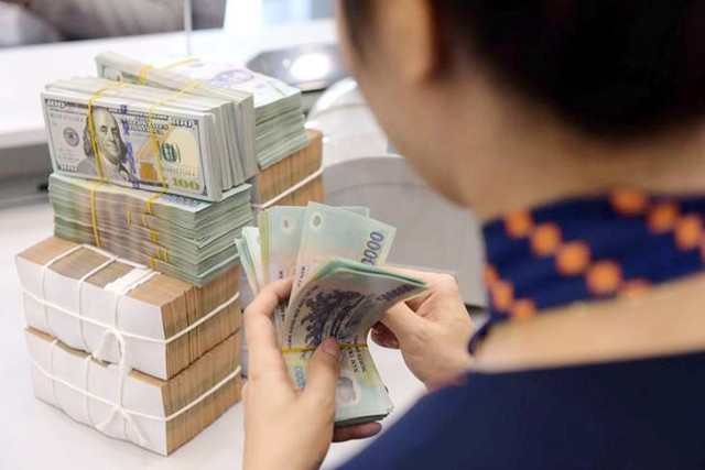 Ngân hàng đồng loạt giảm lãi suất tiền gửi chạm đáy giai đoạn COVID-19