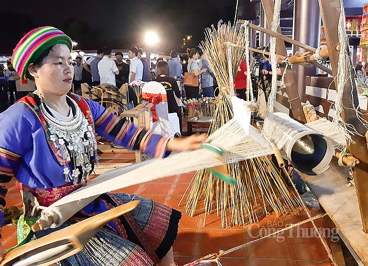 Khai mạc Festival bảo tồn và phát triển làng nghề Việt Nam năm 2023