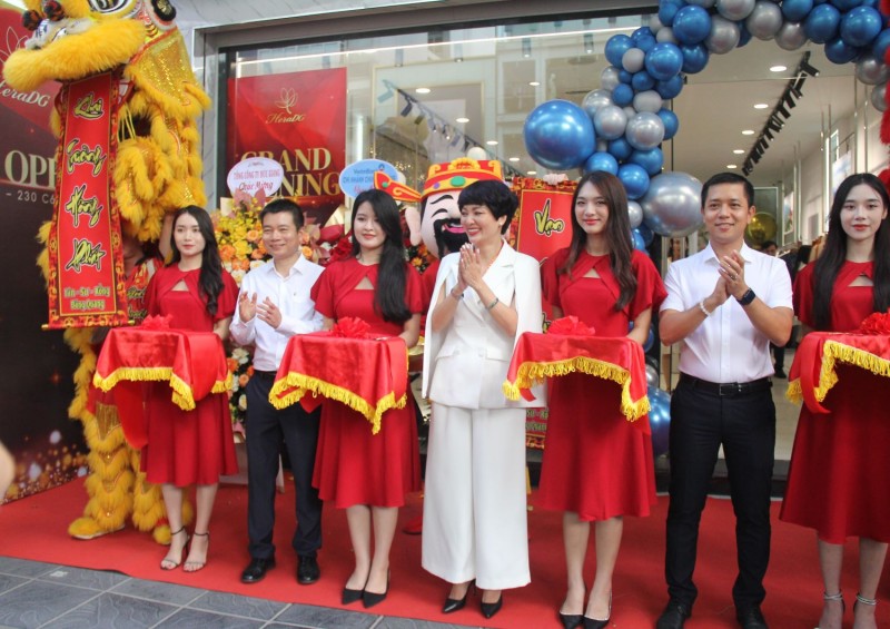 Tổng công ty Đức Giang khai trương showroom HeraDG 230 Cầu Giấy