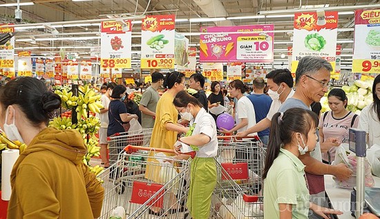 ha noi sieu thi dua ra chuong trinh khuyen mai lon trong ngay vang gia shock hut nguoi tieu dung
