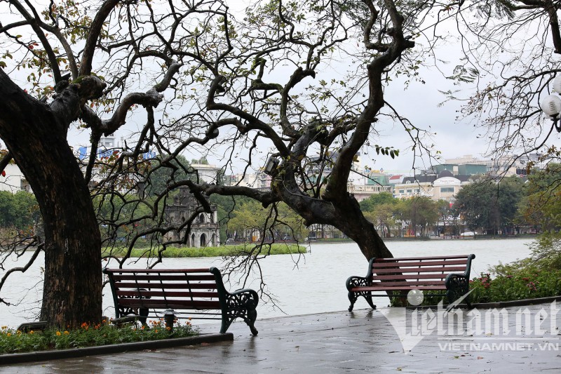 Dự báo thời tiết Hà Nội hôm nay 13/11/2023: Hà Nội có mưa rào và dông, trời chuyển rét