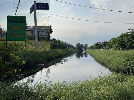 tp ho chi minh nhieu kenh rach quanh khu cong nghiep le minh xuan den ngom