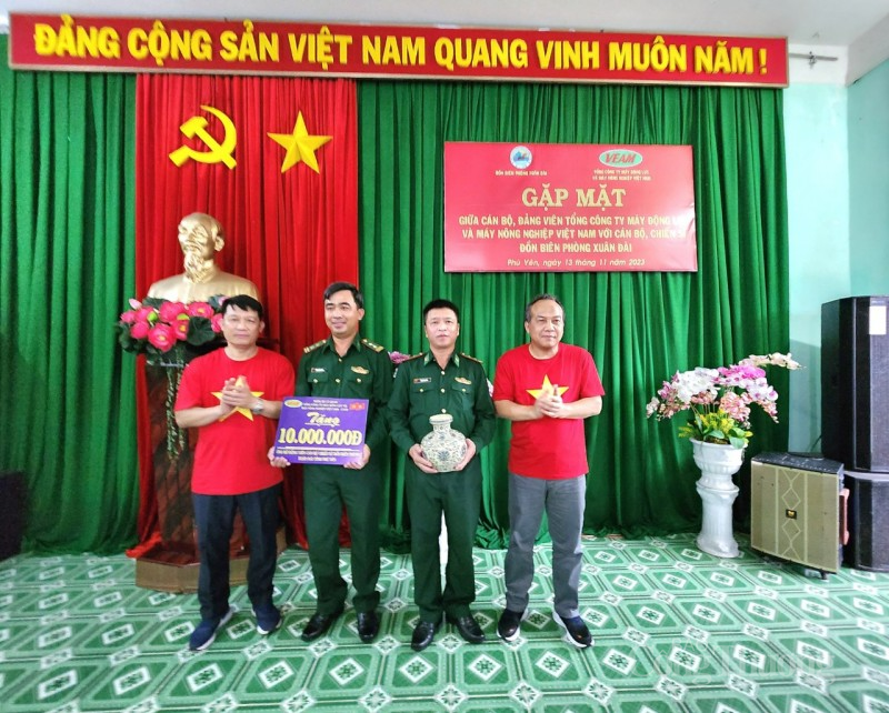 Đảng bộ cơ quan VEAM: Giáo dục tư tưởng, chính trị qua những chuyến đi về nguồn