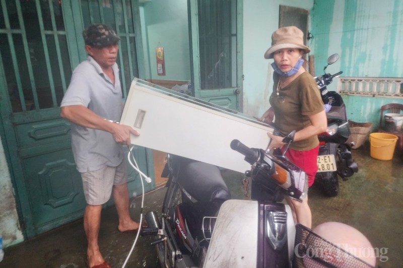 Quảng Nam: Nước sông dâng cao, người dân vùng “rốn lũ” Đại Lộc tất bật chạy lụt Quảng Nam: Nước sông dâng cao, người dân vùng “rốn lũ” Đại Lộc tất bật chạy lụt