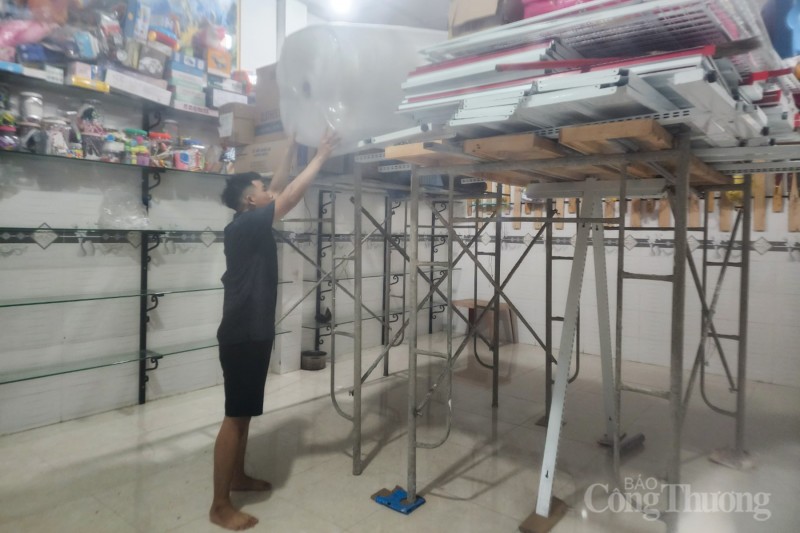 Quảng Nam: Nước sông dâng cao, người dân vùng “rốn lũ” Đại Lộc tất bật chạy lụt Quảng Nam: Nước sông dâng cao, người dân vùng “rốn lũ” Đại Lộc tất bật chạy lụt