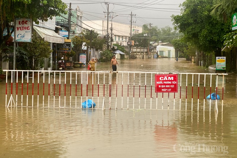 Quảng Nam: Nước sông dâng cao, người dân vùng “rốn lũ” Đại Lộc tất bật chạy lụt