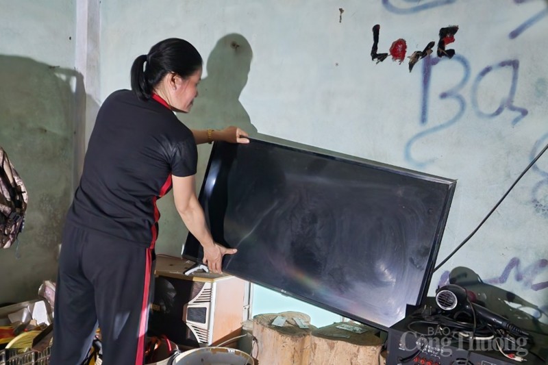 Quảng Nam: Nước sông dâng cao, người dân vùng “rốn lũ” Đại Lộc tất bật chạy lụt Quảng Nam: Nước sông dâng cao, người dân vùng “rốn lũ” Đại Lộc tất bật chạy lụt