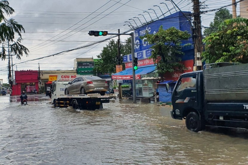 Nhiều nơi ở Khánh Hòa ngập sâu do mưa lớn