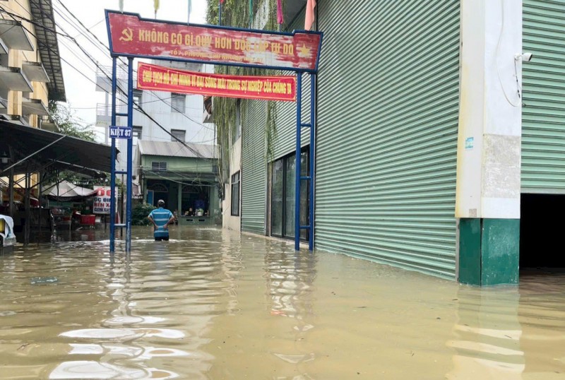 Thừa Thiên Huế: Ngập chìm trong biển nước Thừa Thiên Huế ngập chìm trong biển nước