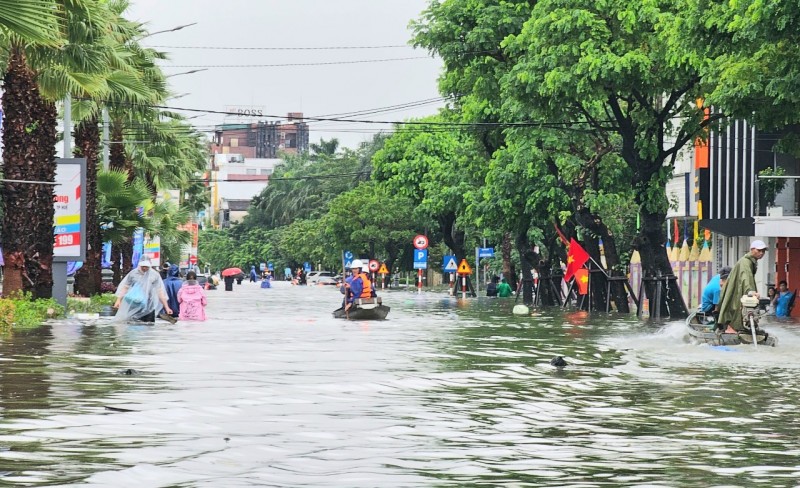 Thừa Thiên Huế: Ngập chìm trong biển nước Thừa Thiên Huế ngập chìm trong biển nước