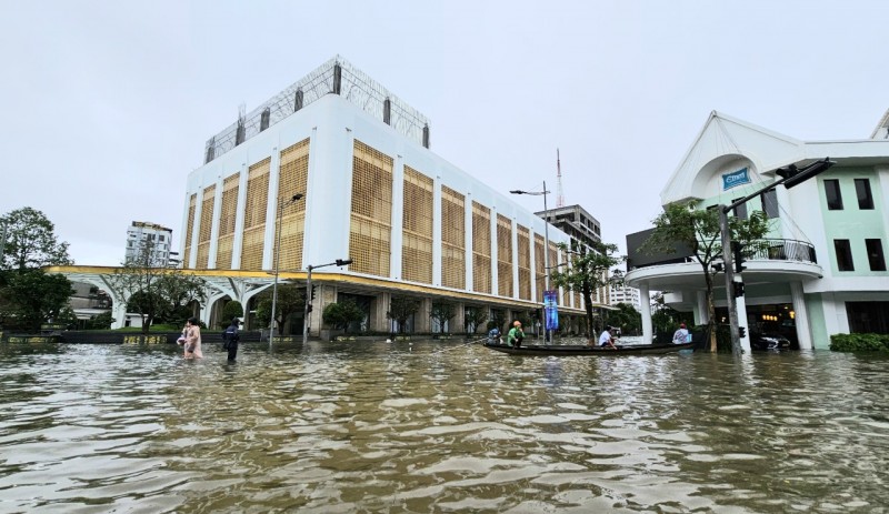 Thừa Thiên Huế ngập chìm trong biển nước