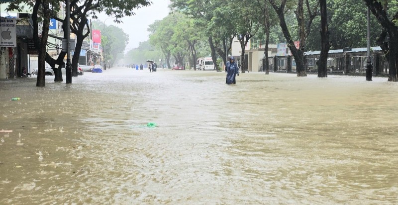 Thừa Thiên Huế: Ngập chìm trong biển nước Thừa Thiên Huế ngập chìm trong biển nước
