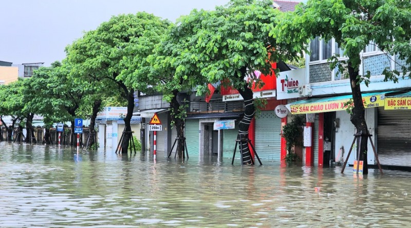Thừa Thiên Huế: Ngập chìm trong biển nước Thừa Thiên Huế ngập chìm trong biển nước