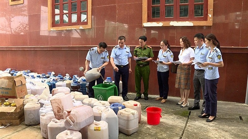 Ninh Bình: Cương quyết xử lý nghiêm các hành vi buôn lậu, gian lận thương mại, hàng giả