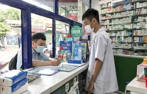 Bệnh viện thiếu thuốc, hiệu thuốc “bao nhiêu cũng có”