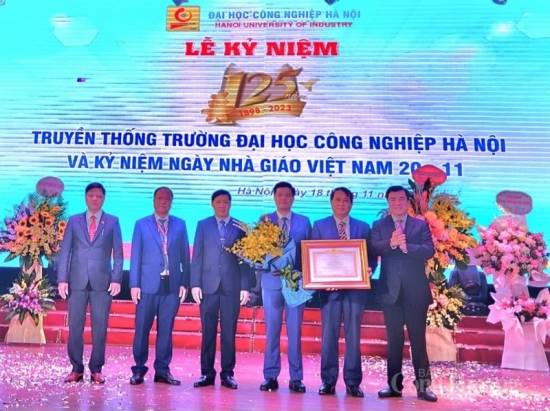 Thứ trưởng Nguyễn Sinh Nhật Tân dự lễ kỷ niệm 125 năm truyền thống Trường Đại học Công nghiệp Hà Nội