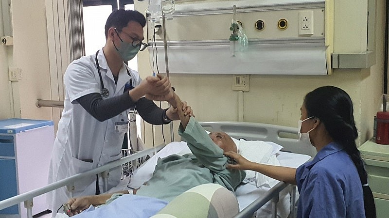 Người già cần kiểm sóa các yếu tố nguy cơ để hạn chế đột quỵ