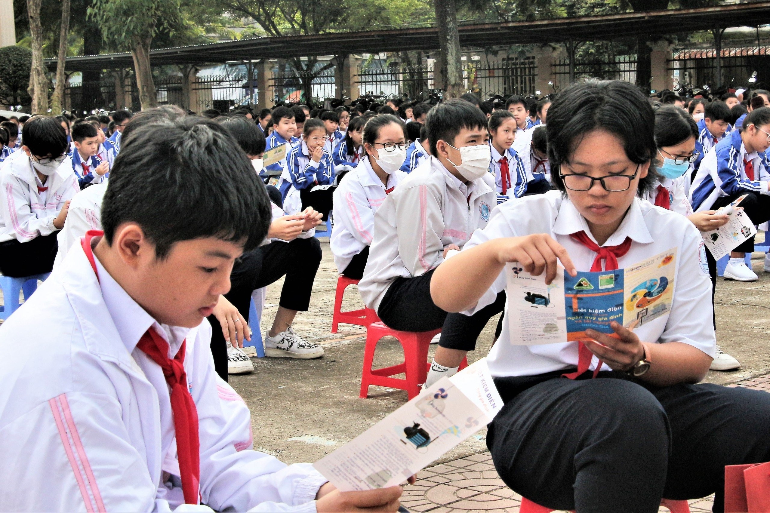 Tiết kiệm điện trong trường học: Khi tuyên truyền viên là... học sinh