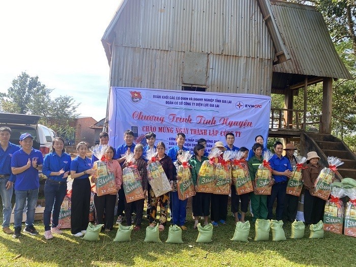 Gia Lai: Mang đông ấm về với buôn làng