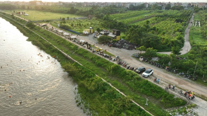 Quán trà chanh bờ kè tại xã Hải Bối luô nườm nượp khách Quán trà chanh bờ kè tại xã Hải Bối luô nườm nượp khách