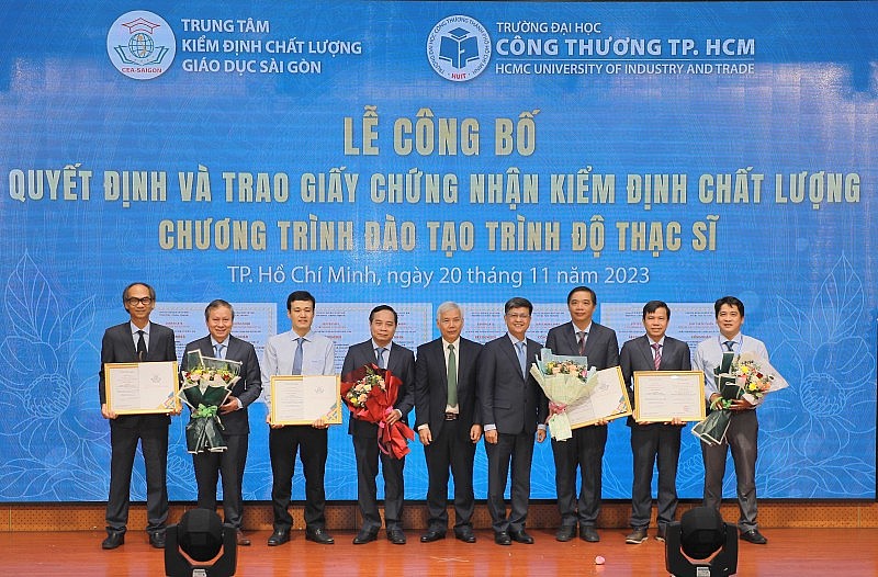 Trao Chứng nhận kiểm định chất lượng 8 chương trình đào tạo cho Đại học Công Thương TP. Hồ Chí Minh