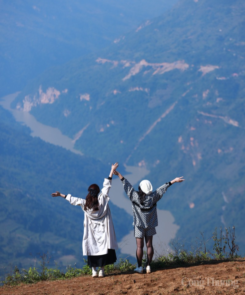 Thảo nguyên Suôi Thầu - “Thụy Sĩ thu nhỏ” ở tỉnh Hà Giang