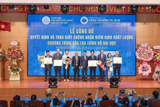 truong dai hoc cong thuong tp ho chi minh co them 8 chuong trinh dat chuan kiem dinh chat luong giao duc