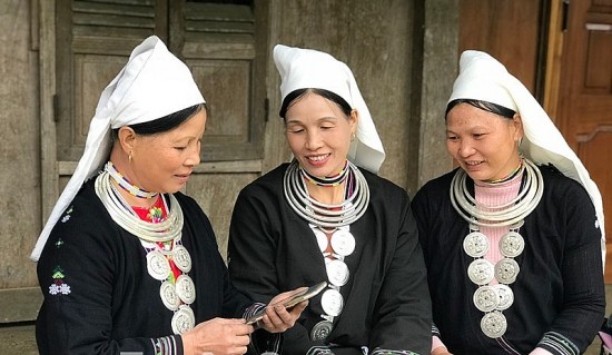 chuyen doi so va nhung cau chuyen thoat ngheo ben vung cua dong bao dan toc