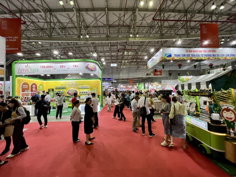 Hàng trăm gian hàng tại Vietnam Foodexpo 2023 Hàng trăm gian hàng tại Vietnam Foodexpo 2023
