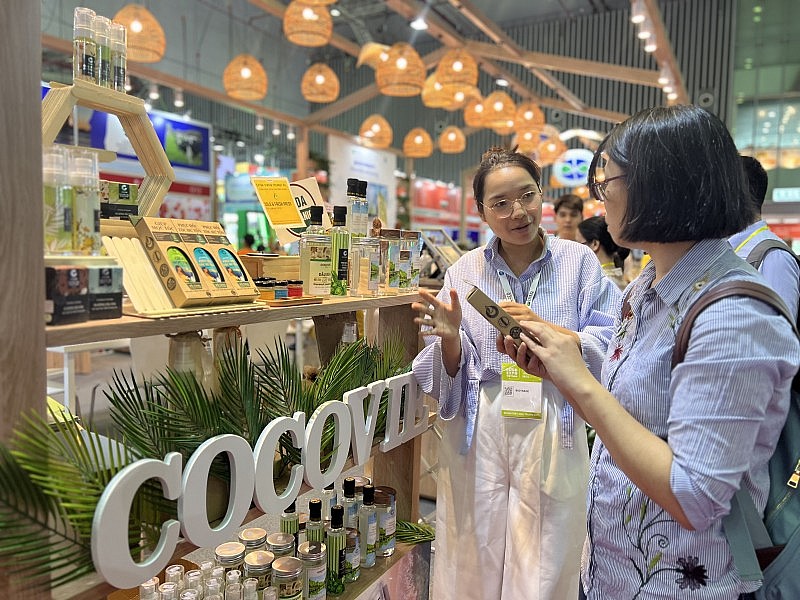 Hàng trăm gian hàng tại Vietnam Foodexpo 2023 Hàng trăm gian hàng tại Vietnam Foodexpo 2023