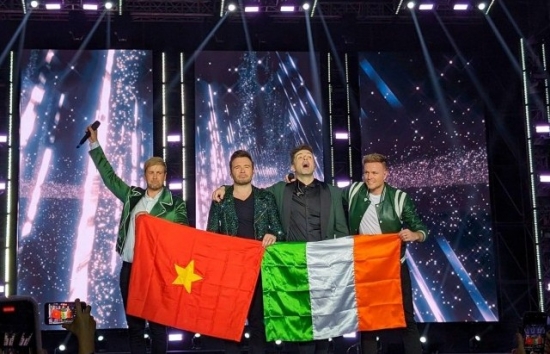 Concert Westlife: Âm nhạc chạm cảm xúc nhưng cách tổ chức thiếu chuyên nghiệp