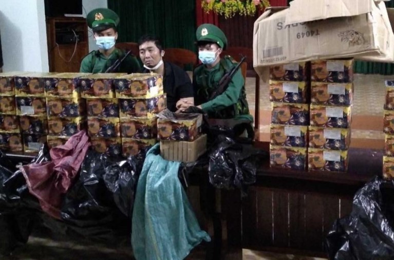 Kon Tum: Bắt đối tượng đưa 73kg pháo nổ từ biên giới vào nội địa