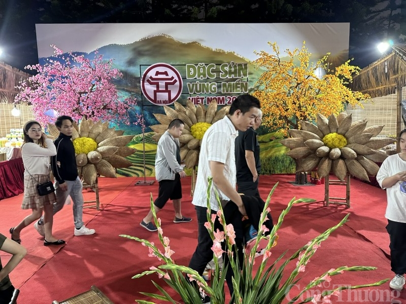 Gần 300 gian hàng hội tụ tại Hội chợ Đặc sản Vùng miền Việt Nam 2023 Gần 300 gian hàng hội tụ tại Hội chợ Đặc sản Vùng miền Việt Nam 2023