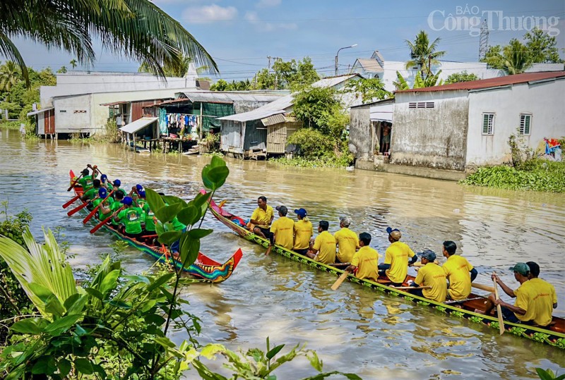 Cần Thơ: Trao tặng 6 chiếc ghe Ngo cho các chùa của đồng bào dân tộc Khmer