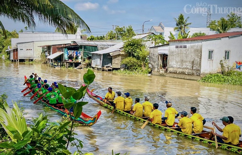 Cần Thơ: Trao tặng 6 chiếc ghe Ngo cho các chùa của đồng bào dân tộc Khmer