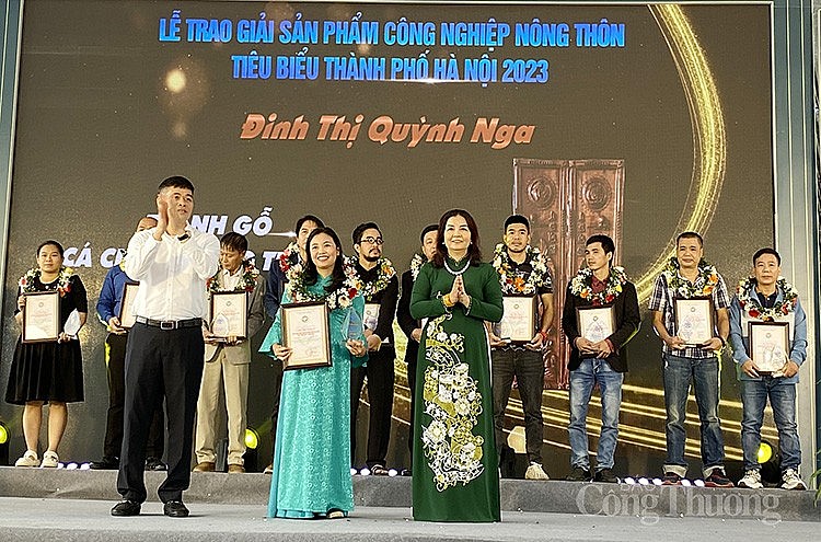 Lễ trao tặng chứng nhận sản phẩm công nghiệp nông thôn tiêu biểu cấp Thành phố năm 2023