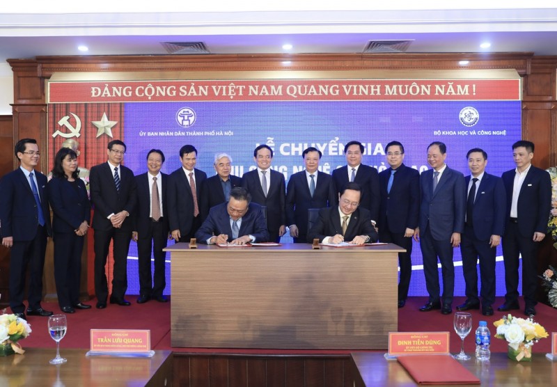 Ký Biên bản chuyển giao Khu Công nghệ cao Hòa Lạc từ Bộ Khoa học và Công nghệ về UBND thành phố Hà Nội