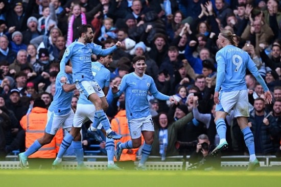 Haaland lập kỷ lục ở Premier League trong ngày Man City bị Liverpool cầm hòa