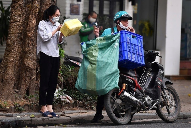 Ngẫm chuyện thương mại điện tử từ việc chậm chân trong giao hàng chặng cuối