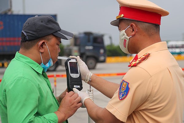 3 ngày nghỉ Tết, toàn quốc xử lý hơn 10.000 trường hợp vi phạm nồng độ cồn