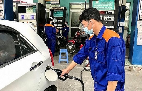 Giá xăng dầu hôm nay ngày 5/6/2024: Dầu thế giới tiếp đà giảm hơn 1 USD/thùng khi OPEC+ tăng nguồn cung