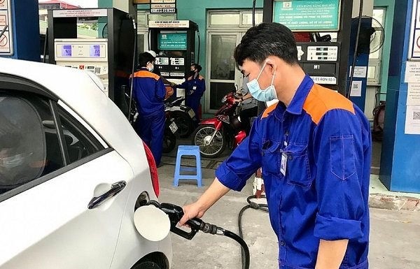 Giá xăng dầu trong nước áp dụng theo phiên điều chỉnh từ 15h ngày 25/1. Ảnh minh họa