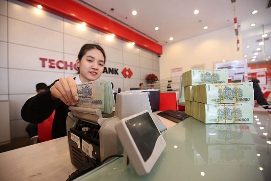 Lãi suất ngân hàng hôm nay ngày 4/12/2023: Techcombank giảm lãi suất về dưới 5%/năm