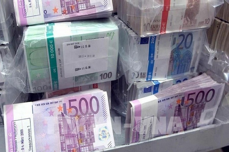 Các đồng tiền giấy Euro. Ảnh: IRNA/TTXVN
