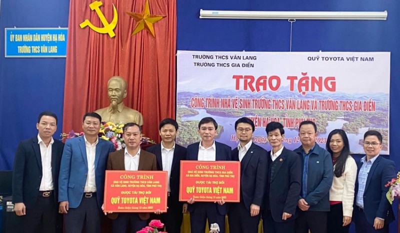 Hỗ trợ xây dựng và cải tạo nhà vệ sinh trường học tại vùng khó khăn