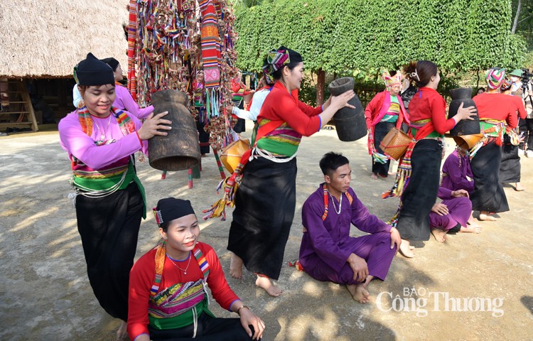 Lễ hội Pồôn Pôông là “hồn cốt” của người Mường Lễ hội Pồôn Pôông là “hồn cốt” của người Mường