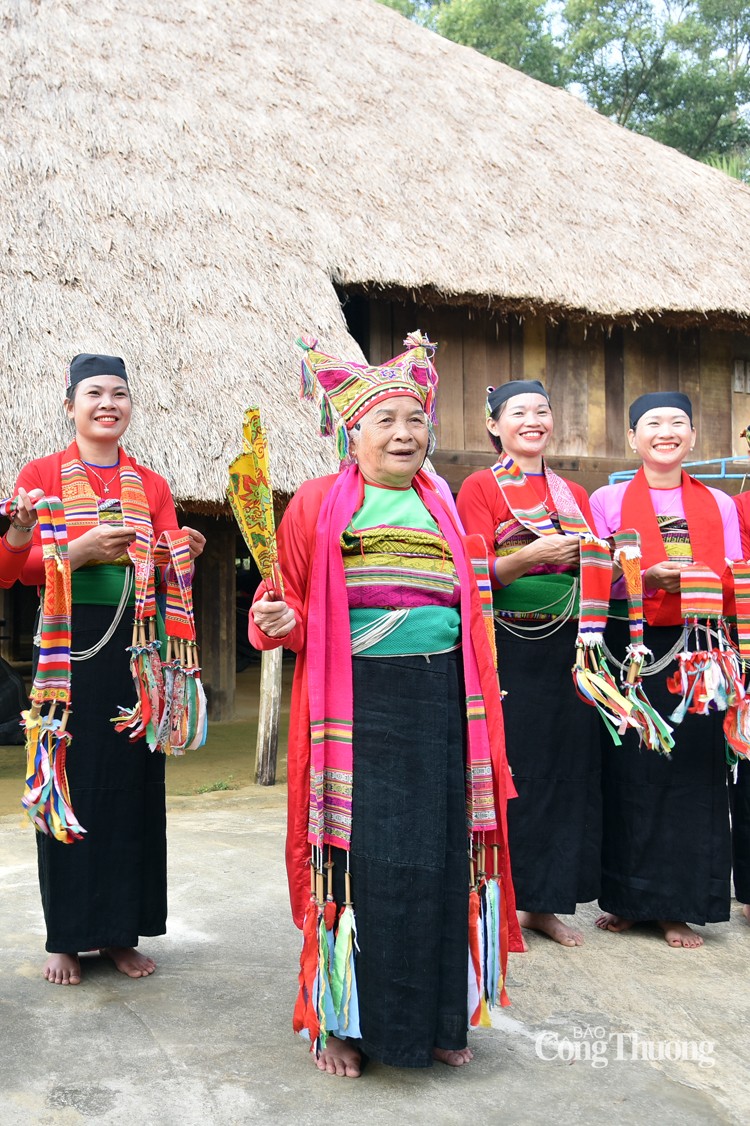 Lễ hội Pồôn Pôông là “hồn cốt” của người Mường Lễ hội Pồôn Pôông là “hồn cốt” của người Mường