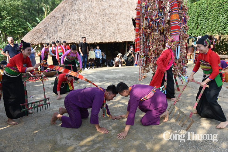 Lễ hội Pồôn Pôông là “hồn cốt” của người Mường Lễ hội Pồôn Pôông là “hồn cốt” của người Mường