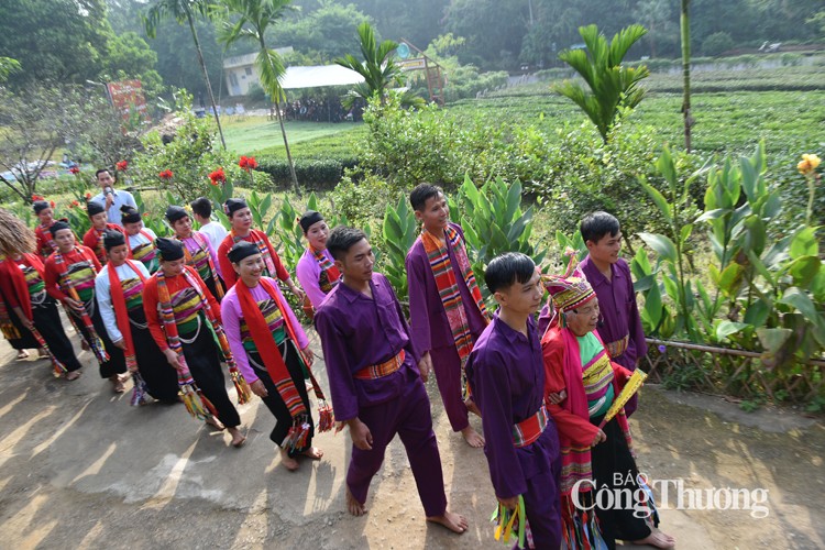 Lễ hội Pồôn Pôông là “hồn cốt” của người Mường Lễ hội Pồôn Pôông là “hồn cốt” của người Mường